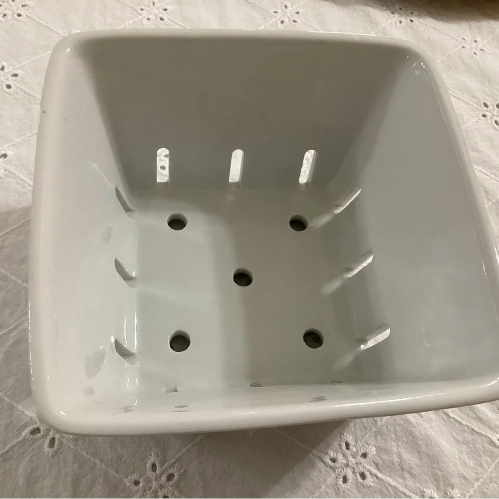 Crate&Barrel White Glazed Ceramic Berry Fruit Colander.